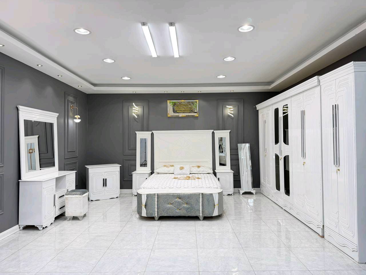 مجموعة من 
غرفه عمل عراقي تصميم تركي 

تفاصيل الغرفة المرمري  ....

 خارج ٤ملم ام دي اف 
وداخل صاج ٣ملم 
صبغ حراري  درجة اولى 
عدد القطع  ٧ قطع 