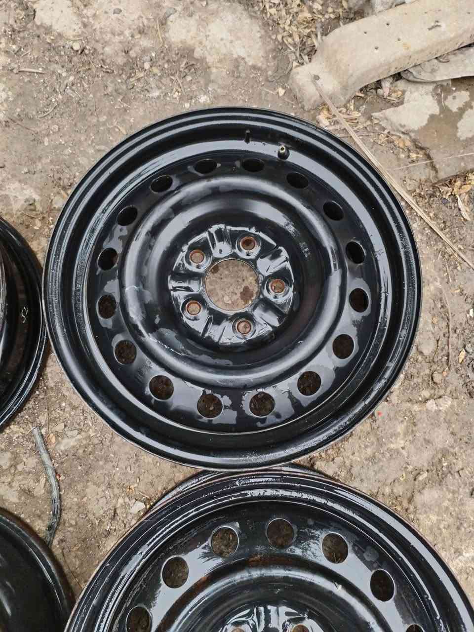 السلام عليكم ورحمة الله وبركاته
ويل النترا او سوناتا حجم ١٦ خمس ستدات بحاله جيده جدا مامصبوغات فقط مغسولات
السعر ٧٥ قفل
مكاني حله نادر الثانيه للاتصال ***********
