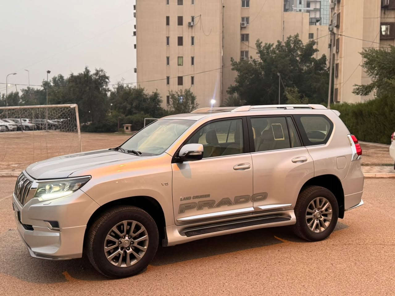 السلام عليكم 
برادو موديل 2018 وارد كويتي vx
فول مواصفات
مكينه 6 سلندر 
بصمه 
فتحه 
كشنات تدفئه وتبريد
كروز سرعه 
كامره خلفيه 
لايت زنون 
مانع انزلاق 
فور ويل 
وباقي الماصفات معروفه 
ماشيه 88 الف كيلو السياره نضيفه جداً 
بيه تبديل بنيد بسبب الفابلون ونص جاملغ خلفي يسره صبغ بسبب شخوط رقم سليمانيه بأسمي للبيع فقط السعر 37 وبيه مجال الاستفسار ***********
