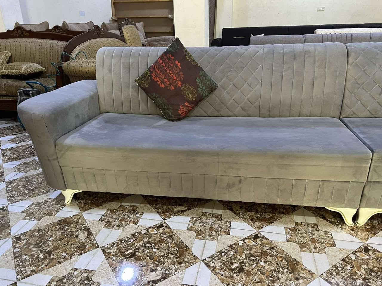 بؤ فروشتن
١٠ نةفةريية
***********
