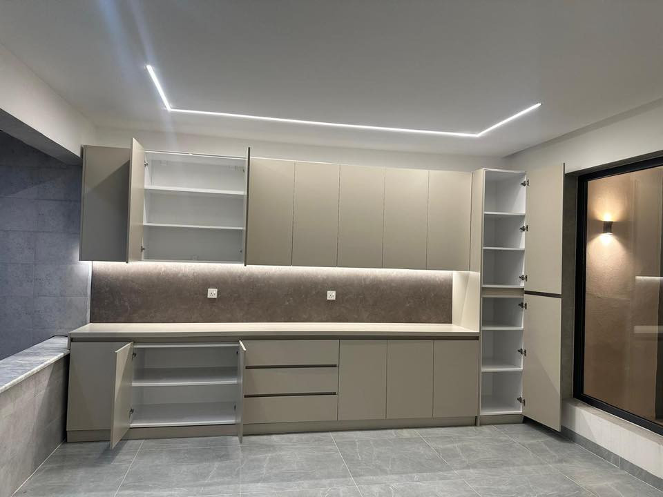 ئەم کەوانتەرە بۆ فرۆشتن لە سلێمانی بێ عەیبە ساڵێکە دروست کراوە MDF
***********
