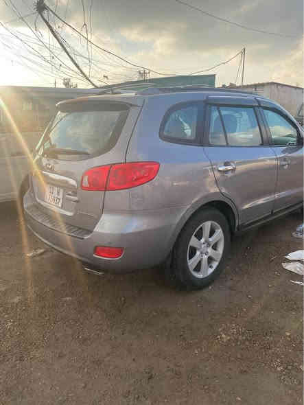 السلام عليكم سنتافيه موديل ٢٠٠٧ وارد امريكي بي صفحه السايق صبغ بس وحادثه جاملغ الوره بالهلال مثل ما بين بالصوره مكينه جديده سياره كامله من كل النواحي السعر ١٢٥ ورقه وبيه مجال بسيط مكانه بغداد السنويه باسمي رقمي دولي مامتواجد على الفيس 
*********** بغداد
