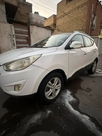 توسان 2013 خليجي السياره بدون تبديل ولا ضربه بيها قطع صبغ اثر طخطخات ....
