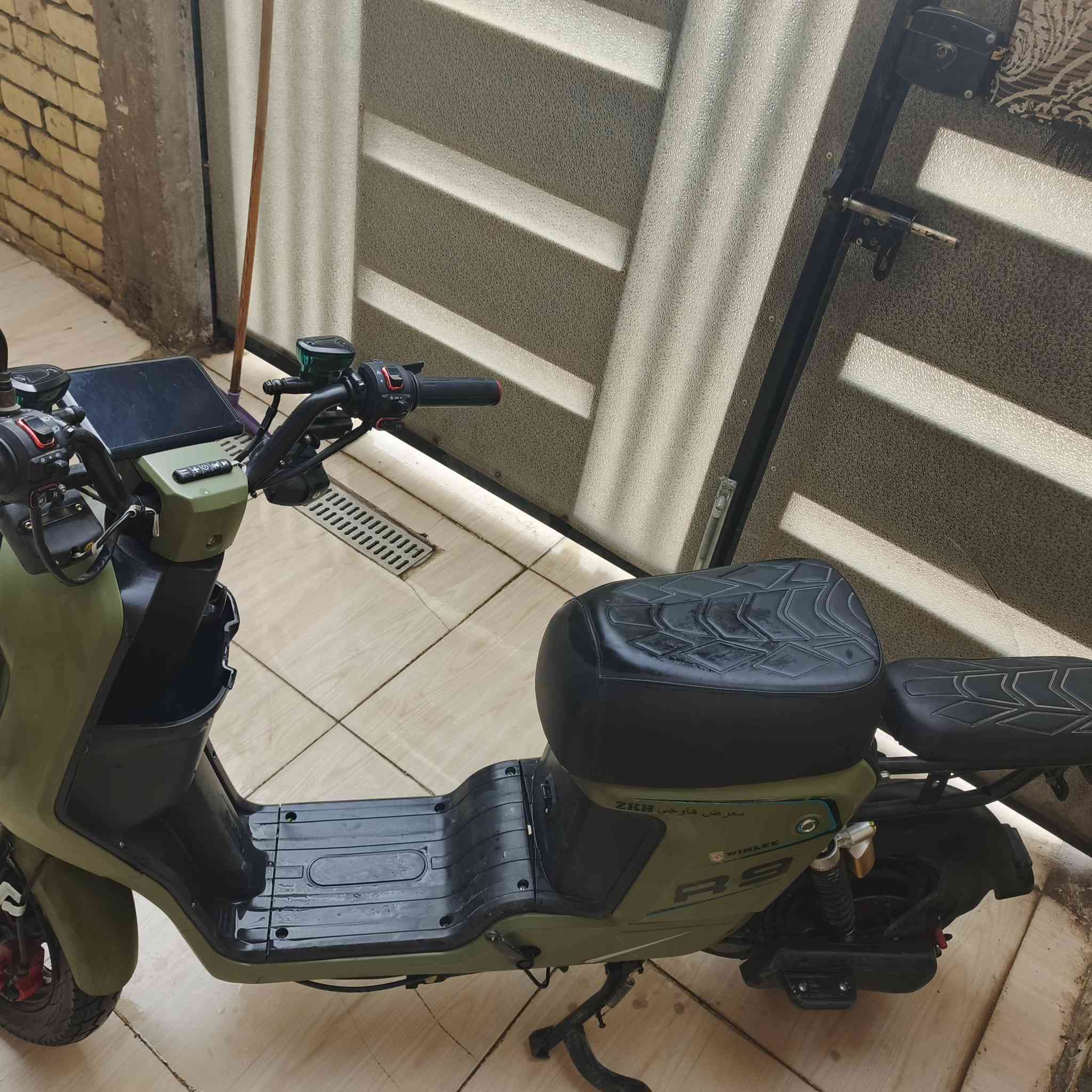 السلام عليكم دراجه R9 للبيع 5 بطاريات دبل دراجه موديل 2025 بيهه مسجل مزوده يعني تاير خلفي جديد نضيفه كلش للتواصل *********** السعر 450 العنوان بغداد الزعفرانيه
