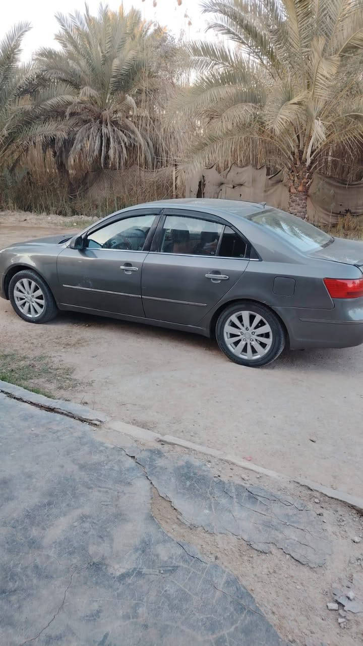 السلام عليكم.. سوناتا للبيع 
موديل 2009
مواصفات 
امريكي
فتحه + تحكمات الخ... 
حادثها جاملق الخلفي وره سايق والباب
سياره ليبل واحد ماعده جنطه امبدله
السعر 118 وبيها مجال 
سياره بسمي 
مكاني الوند 
اتصل وبيك خير وتدلل 
‏‪***********‬‏
