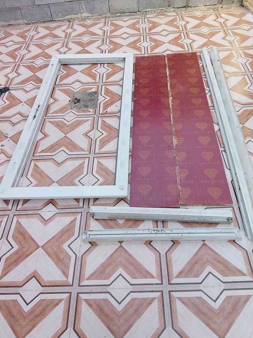 غراض للبيع عنوان حي بدر
خشب قطعتين صاج اصلي 
مع قاعدات مال باب بلاستك 8 آلاف 
ميز طبك خشب اصلي مو من جدد قديم ووزون ثكيل سعرها 8 آلاف 
ميز مال تانكي ماء او برميل او مبرده حجم صغير قفله 10 آلاف 
كاميرات عدد 6 قطع ابيعهن 20 ألف لان نضام قديم ما يصير علا سستمات جديده 
واتساب ‏‪0771 631 0577‬‏
