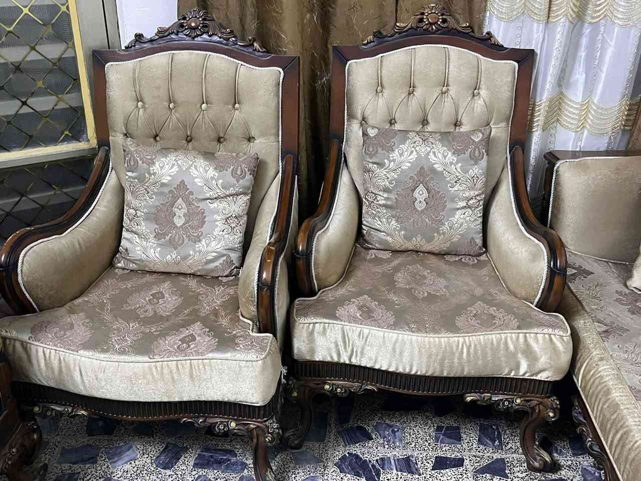 السلام عليكم
تخم قنفات تركي ١٠ مقاعد نظيف جدا 
السعر ١٥٠٠٠٠٠
مليون ونص 
بغداد حي اور (***********)
