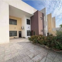 مجمع الاميرات مقابل الكرار • ٣٤٠م • ركن على شارعين