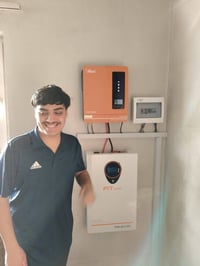 ٢٠ نهاري ١٥ ليلي • ليثيوم ١٥ كيلو • ألواح ٦٢٠ واط