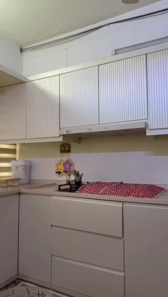 بؤ فرؤشتن 
كه ونته ر 280 مه تر
مه خسه ل ٢٠٠مه تر
ده ركه دار.  ناو ئه له ميؤن
شوين. هه ولير 
ژماره ***********
