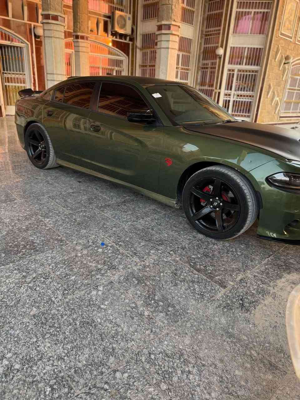 جارجر 2018 زيتوني مكينه 5700 عليها تزويد من امريكا 
كزوزات كورسا 
هدرز امريكا 
وهنا عليها تعديل واضافات حلوه 
بدون ارباك سرقه 3 قطع وصبغ قطعتين بل عراق 
بيع او مراوس السعر 193$ مكاني بابل - الشوملي 
للاستفسار *********** او ***********
