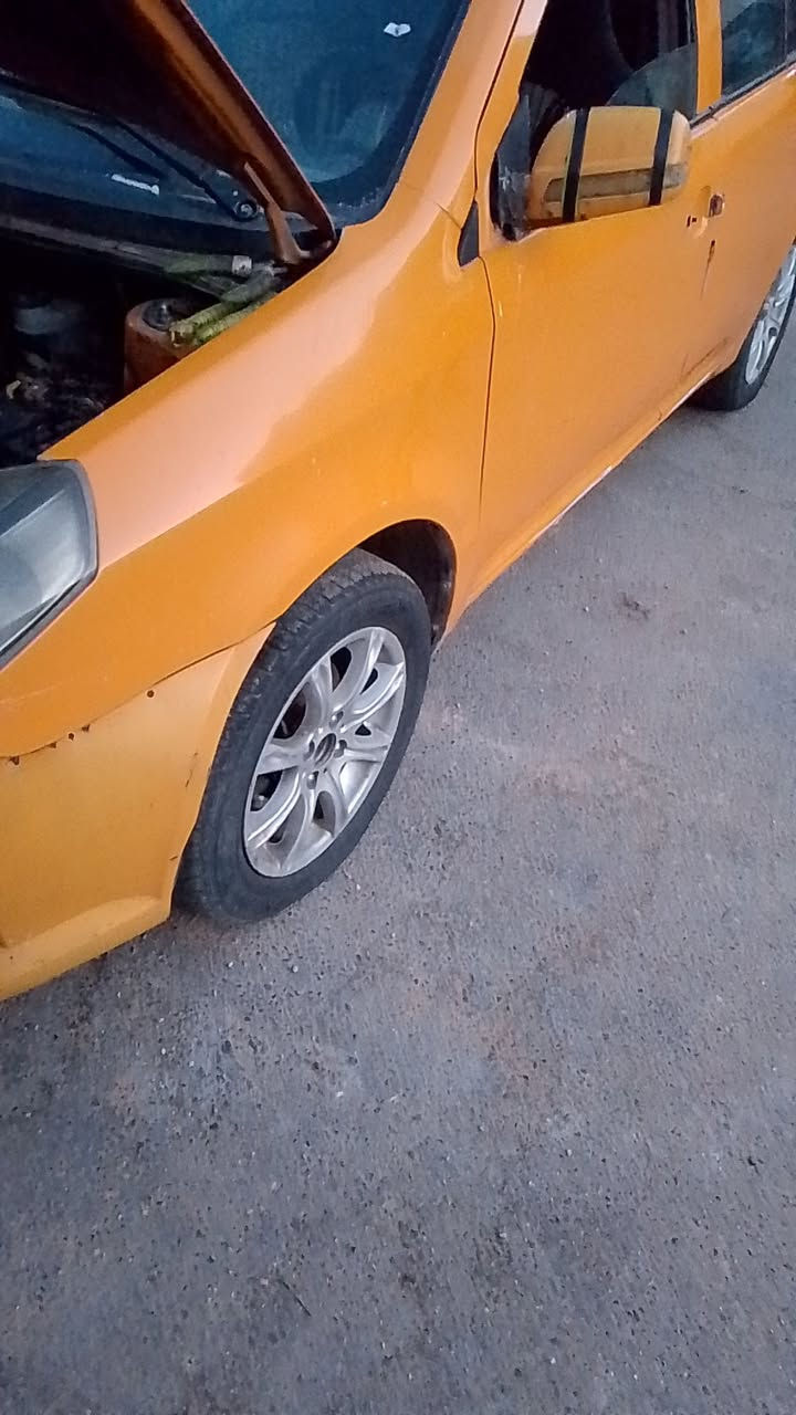 جيلي ام كي لبيع بسمي مصفره سياره بلاد السعر ٢٠  ورقة وبيهى مجال م١٣ بغداد  جميله هاتف (***********)
