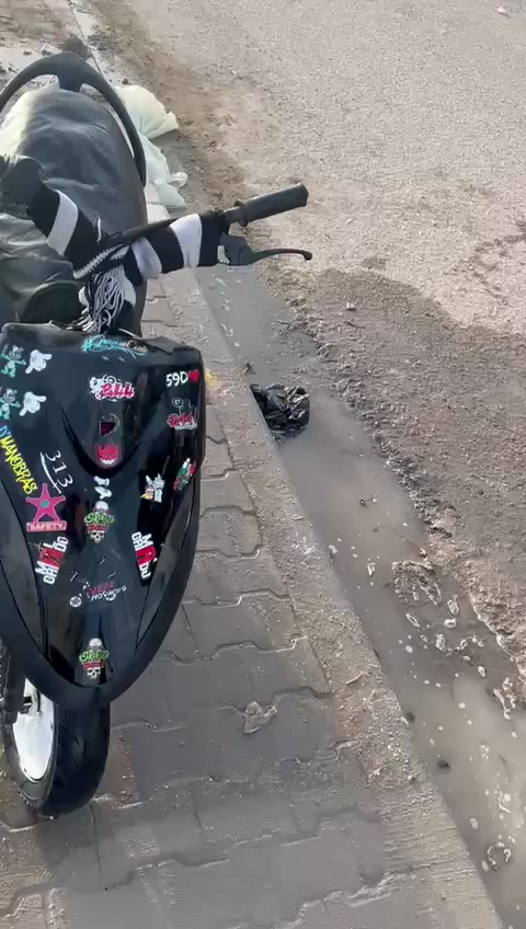 سلام عليكم شباب دراجه نضيفه دراجه حلوه دراجه هندر واحد دراجه كهربايات كله تشتقل بس لسلف ما يشتقل كلشي ما عوزه دراجه رايده 400وبيه مجال مكاني بصره كرمت علي ***********رقم
