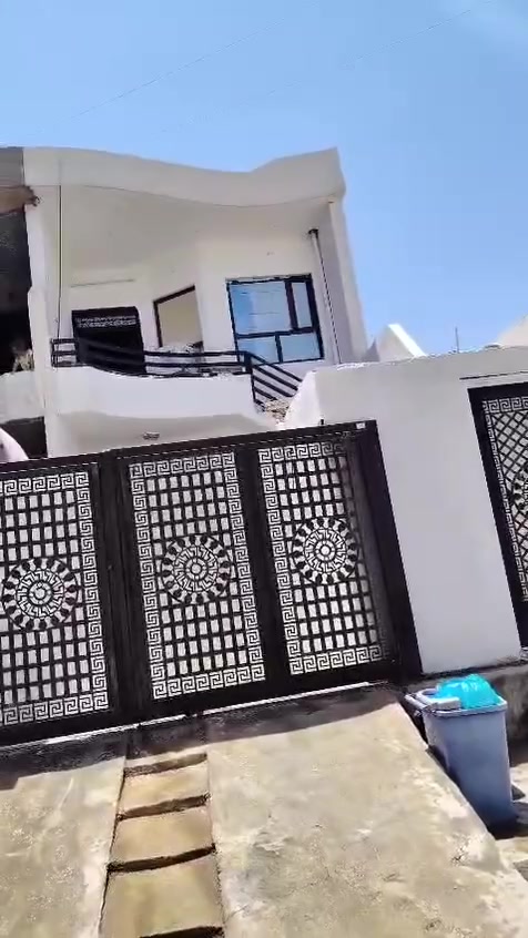 دارلبيع ١٠٠متر طابقين فول كاشي كركوك دروازة على طريق سليمانيه فرع غسل اريس موبايل ***********كورك*********** البيت جديد نضيف فول خدمات البيت بيه غرفه نوم استقبال مطبخ صحيات كراجي مطبخ حار طابق ثاني غرفه نوم استقبال مطبخ صحيات سعره ٤٨مليون
