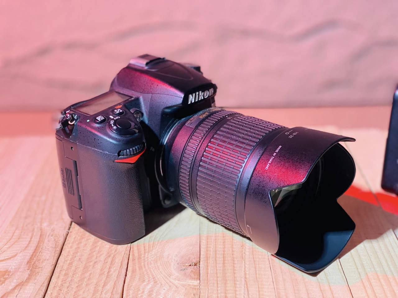 كأمره نيكون D7000بعدها جديده 
عدسه18.105 الشتر 9k
رام شاحنه جنطه هود قبق عدسه بطاريا 
السعر 500 بيها مجال 
***********
