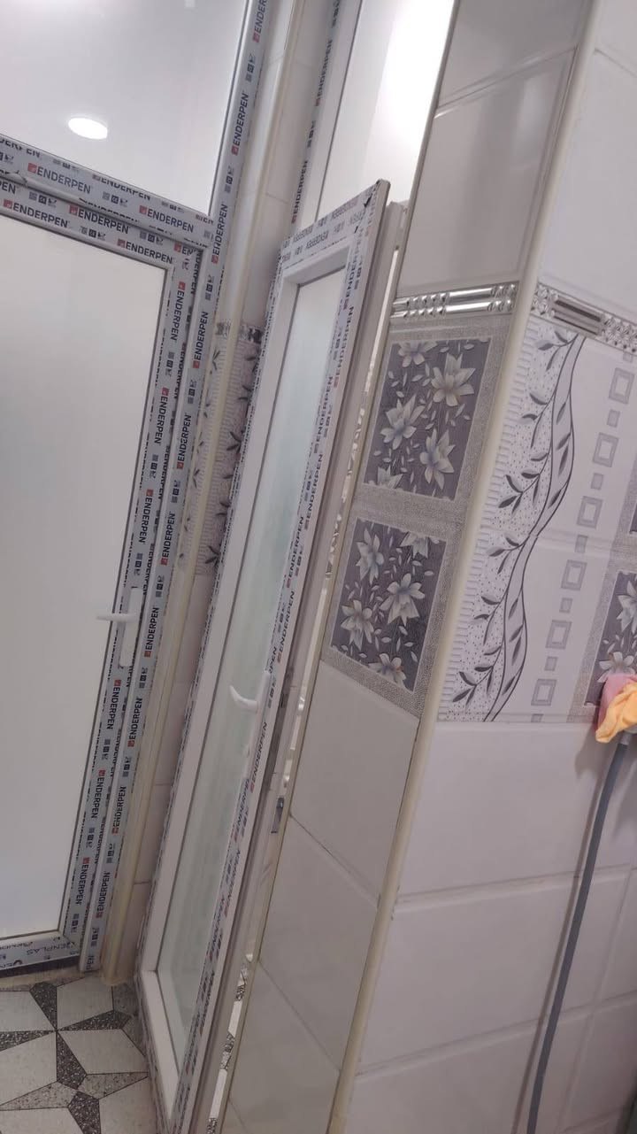 السلام عليكم بيت للبيع خلف محطه بته مباشره ثاني بيت موقع مميز جدا وبسعر مناسب 🔥
للبيع بيت مساحه 160 متر واقع حال 170 متر  طابو زراعي....

واجهه 10 متر .......
 
الموقع خلف محطه بانزين خانه بته مباشره موقع ممتاز ممتاز...
خدمات كامله ماء وكهرباء ومجاري وتبليط شارع 10 متر ......

يتكون من طابقين 
الطابق الاول ⬇️ ⬇️⬇️⬇️⬇️⬇️⬇️⬇️
( طارمه. استقبال. مطبخ. صاله. صحيات داخليه . غرفه نوم.).....
الطابق الثاني يتكون من ⬇️ ⬇️⬇️⬇️⬇️
(غرفتين نوم. بيتونه. مجمع صحيات. مطبخ.)...
البيت بناء حديث درجه اولى اي نقص ما بي الابواب كله سحب لون ابيض صاج تصميم تركي درجه اولى....
البيت طابو زراعي...
#سعر البيت جدا مناسب ومال بيع وارخص بيت بالمنطقه هوه....
للاستفسار اكثر الاتصال على الرقم 
 ***********.....
