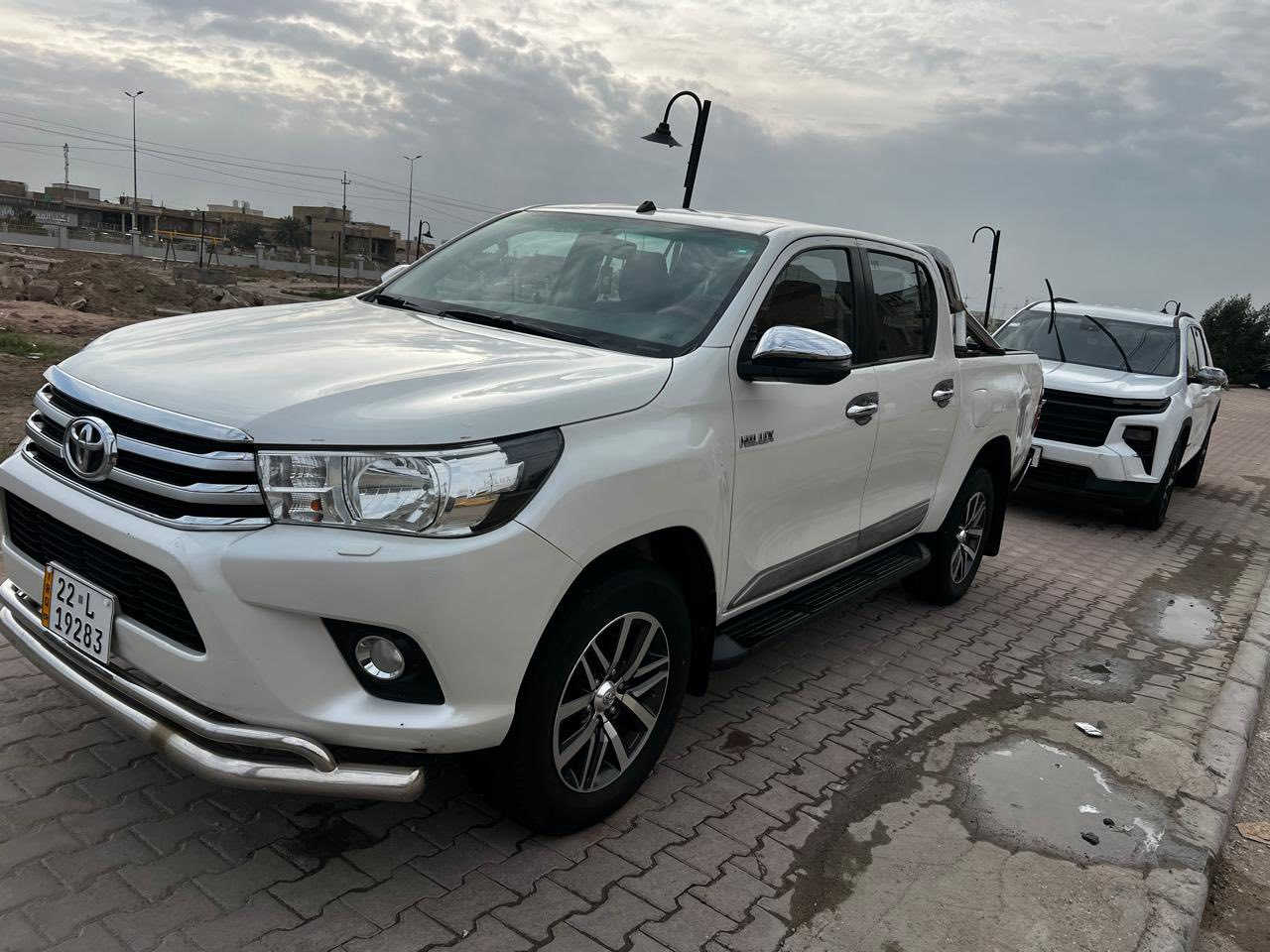 السلام عليكم            
تويوتا هايلوكس 2018. گاز ادبلو
مكفولة كفالة عامة   
رقم اربيل جديد  بأسمي
ما بيها اي نقص حدادية 100/100
تبريد 
تخم تاير 
لاتنقيص لا بخار
مكان السيارة ميسان 
السعر 210 وبيها مجال
الاستفسار ***********
