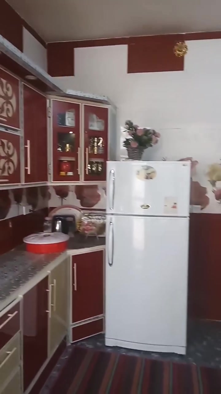 السلام عليكم ورحمة الله وبركاته دار للبيع المساحه١٦٠ حي كريم الزراعي يتكون من غرف نوم عدد ٢
استقبال 
صالة 
مطبخ
للاتصال ***********
