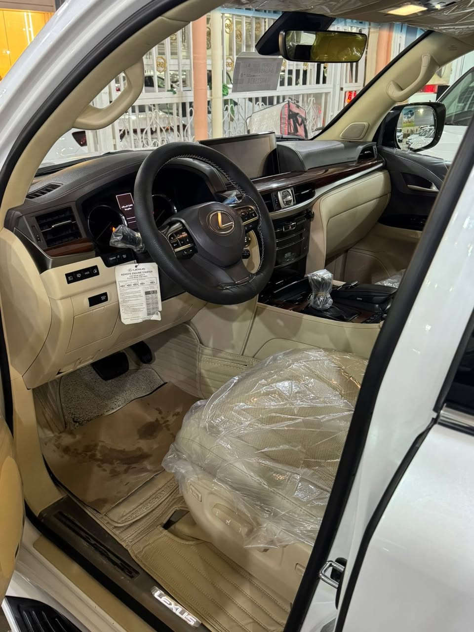 سلام عليكم 
لكزس LX5700 
موديل 2019 
مكفولة كفالة عامة حتة من شخوط ورصعات وبارد و فتح كفالة عامة من دعامية لل دعامية فول مواصفات 
رقم اربيل بسمي هزة وفحص جديد 
سنوية مجددة 2030 
بصمات اثنين مواصفات لكزس معروفة فول فول للاخير سيارة داخل بيجي 
***********
*********** 
مكان سيارة النجف الاشرف
