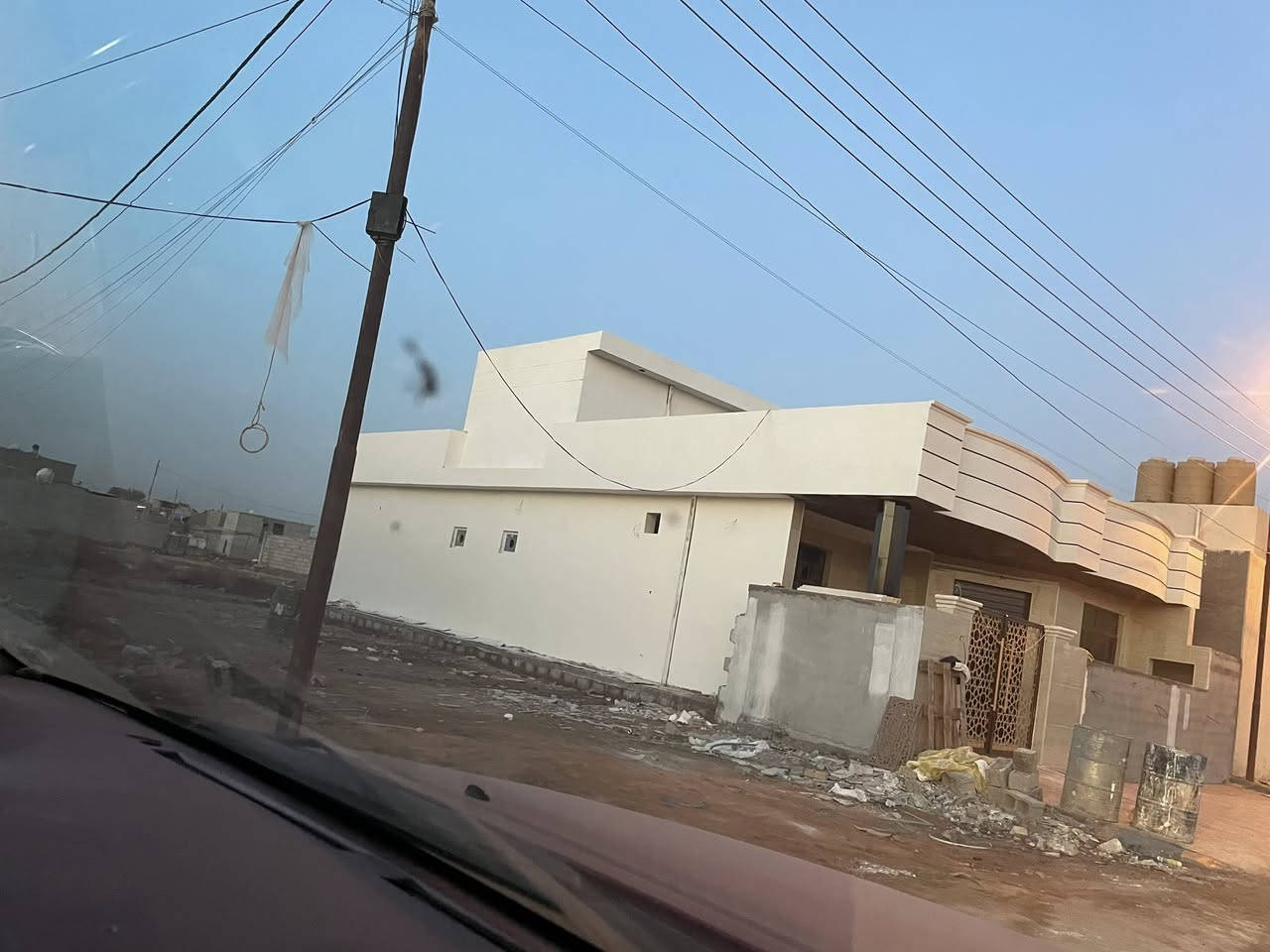 قطعة ارض مساحة 200 مدفونة وجاهزه منطقة كامل الخدمات مي قوي ومجاري وكهرباء شوارع مقطوعه مرتبه قريبة عالشارع سند 117 مكانها سويب خلف بانزين خانة بيت جعاري صاحب الارض موجود تتكاتب وياه سعرها 50


**إذا كنت صاحب هذا الإعلان وتريد حذفه لأي سبب، رجاءا أرسل رسالة إلى الدعم الفني**