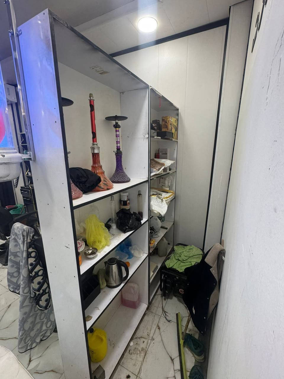 سلام عليكم بيع رفوف عدد ٢ عرض متر ورتفاع مترين   سعرهن ١٠٠ 
  ٣ عرباين  كولش نضاف سعر الوحده ٢٥    مكاني نجف   لاستفسار ***********
