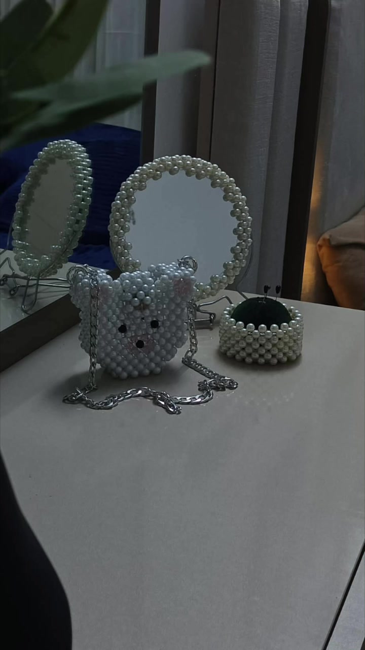 طلب زبونتي الغاليه 
مجموعه مكونه من جنطه مني دب و وساده دنبايس ومرايه
 Fatimat Al-zhraa 
 #هاندميد
 #هدايا
 #خرز


**إذا كنت صاحب هذا الإعلان وتريد حذفه لأي سبب، رجاءا أرسل رسالة إلى الدعم الفني**