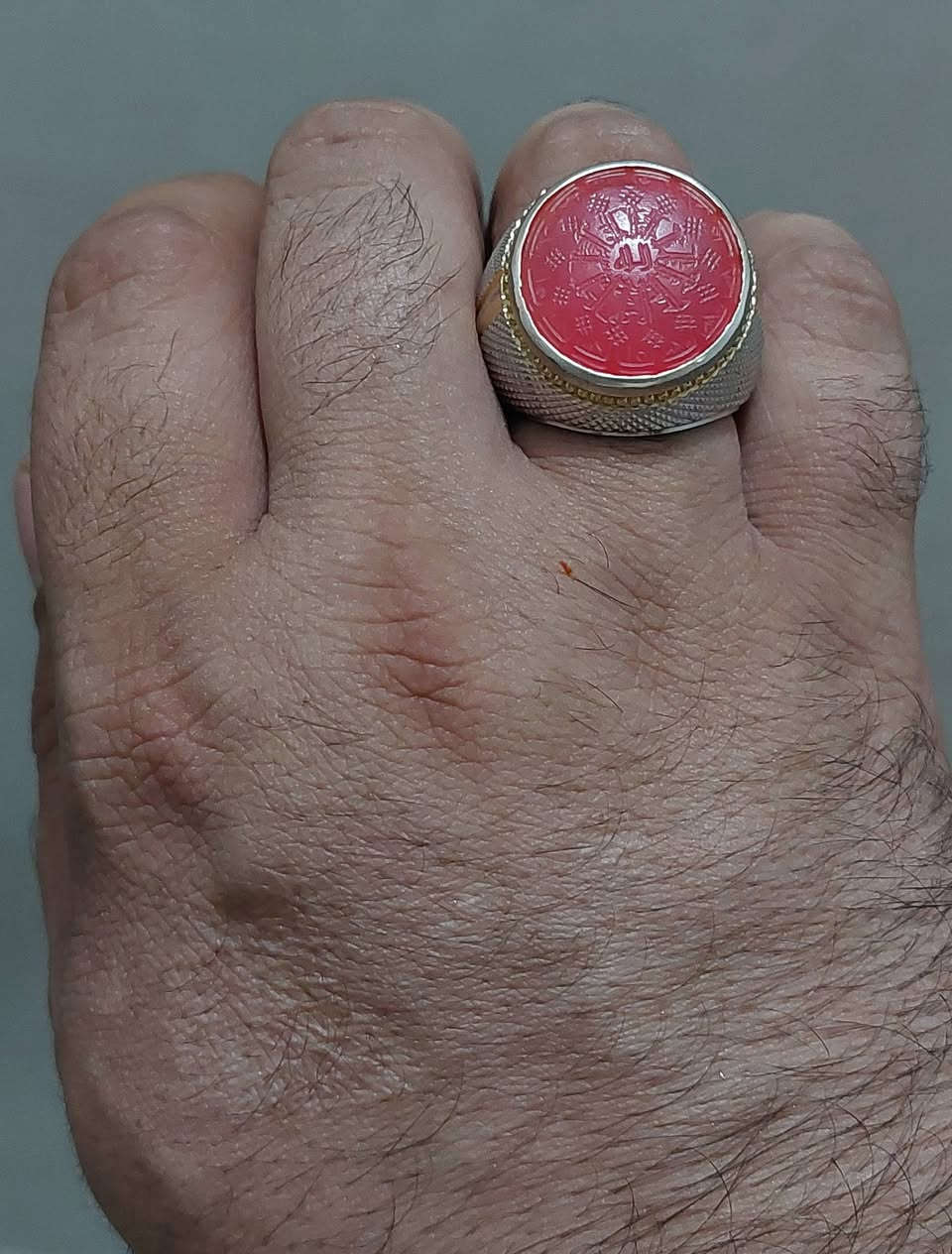 اندر الوان العقيق القديم منقوش الائمة المعصومين صياغة يدوية ثقيلة بغداد ***********
