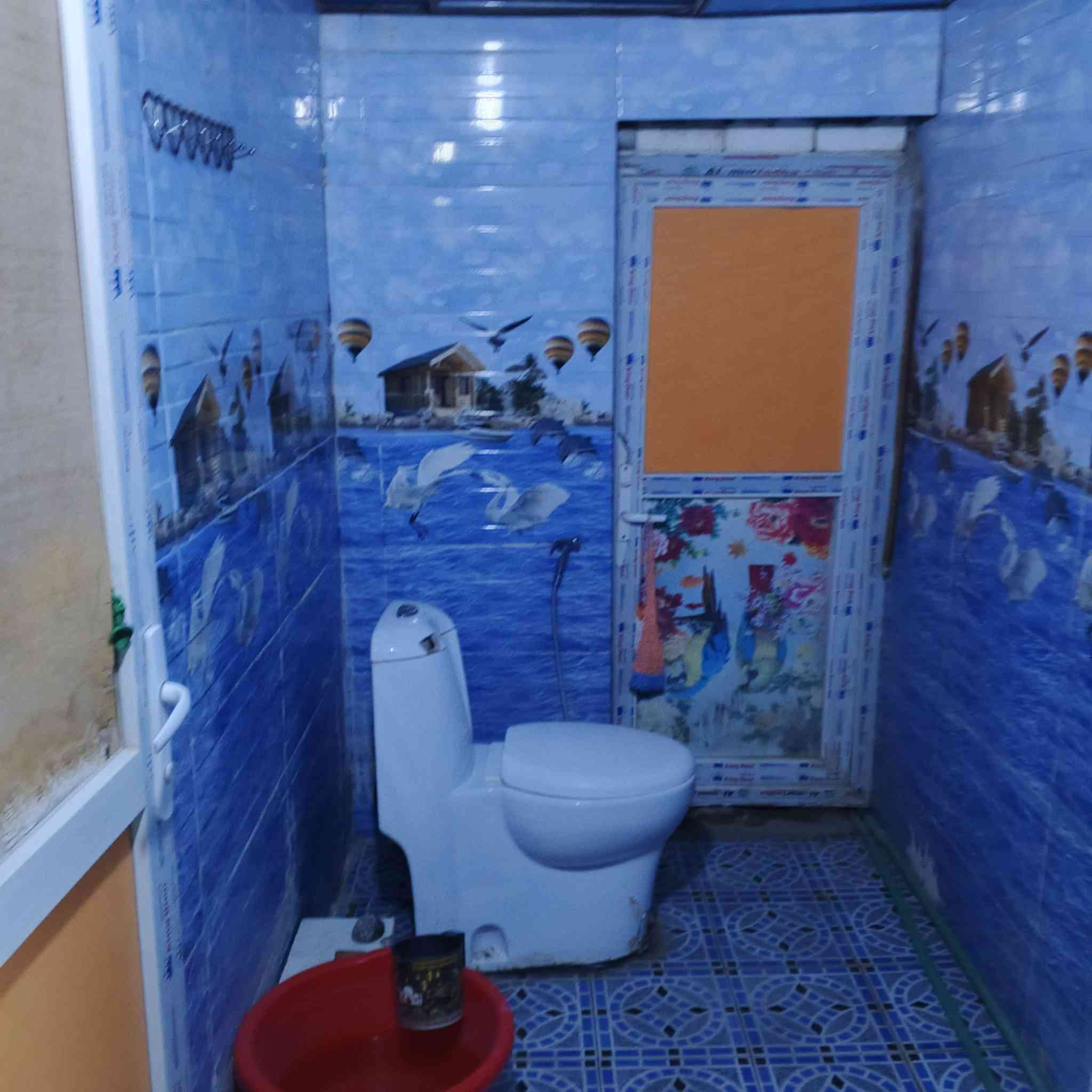 يوجد لدينا دار سكن .للبيع رقم العقار110/16718 مساحه 130طابقين بناء قديم طابو صرف  ركن وجه واحد التظحيه شارع العياده قبل الاسداره الثانية على اليمين ثاني بيت عن الحديقه شوارع تبليط وكافه الخدمات موفره. البيت فارغ حاليا *********** السعر ١٢٠مليون مع المجال
