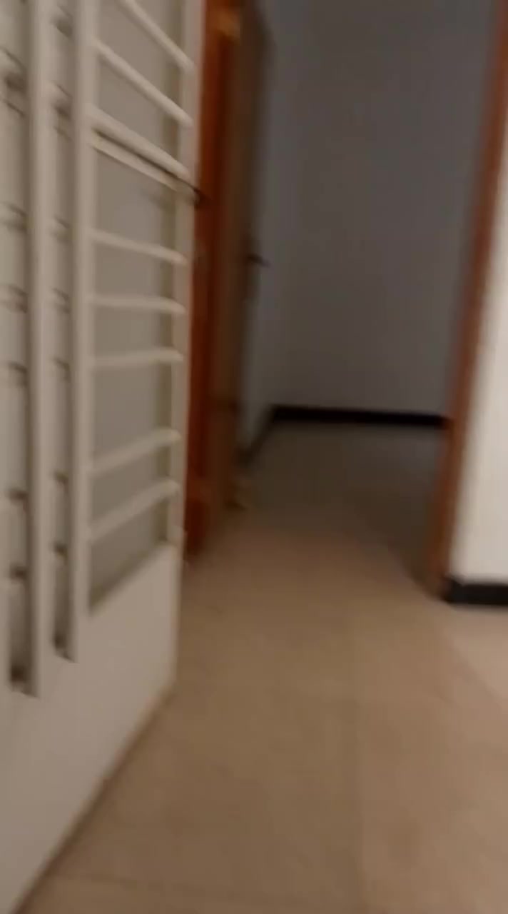 متوفر مشتمل طابق ثاني معزول للايجار مساحه ٥٥متر غرفتين نوم ومطبخ وحمام وبلكونه وسطح بشارع الضغط   خامس فرع من شارع خوله  بناء نظيف وجديد ونفه لان قريب علشارع منطقه خدميه كلشي اكو يمك الإتصال بالرقم ***********
