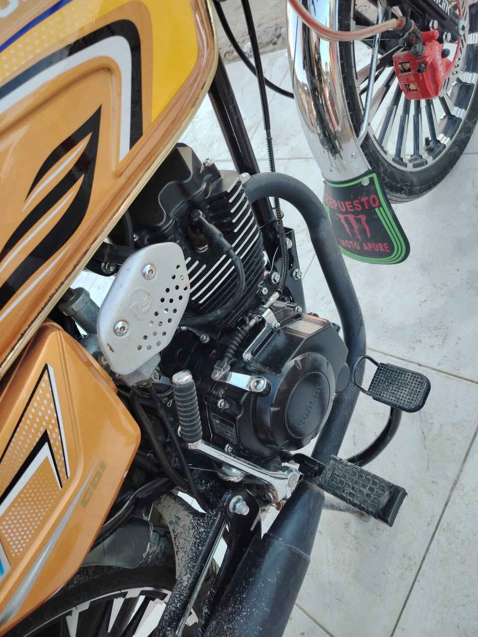 السلام عليكم مكلف بالنشر

 دراجة للبيع 
ايراني سيلف وهندر شركة سون لنك sonlink 
المحرك 200 مامفتوح مكفولة كفالة عامة منفيست ومكاتبة 

نظافة مثل ماموجود بالصور اتحب تعال كلب وشوف 

ملاحظة/مكلف بالنشر لطفا وهذا رقم صاحب الدراجة 
***********
ديالى /خان بني سعد
@إشارة
