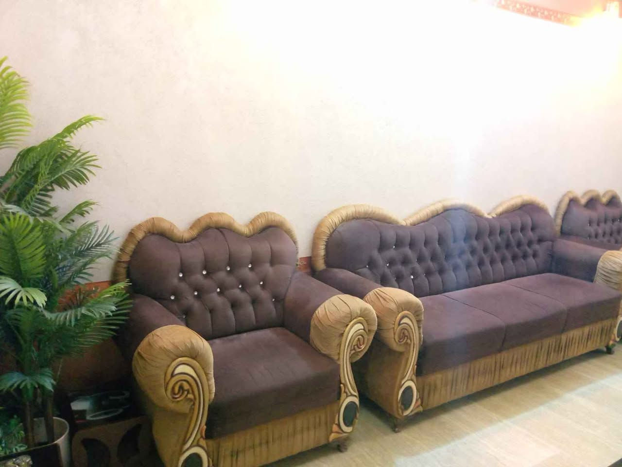 ٤ مقاعد فرديه و ٢ في ٣ ( ٦ مقاعد متصل )
بحاله جيده و سبب البيع للتجديد خشب الزان الاسود بغداد, العراق


**إذا كنت صاحب هذا الإعلان وتريد حذفه لأي سبب، رجاءا أرسل رسالة إلى الدعم الفني**