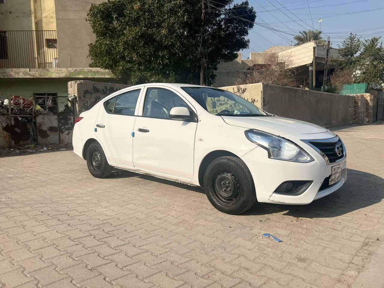 السلام عليكم
نيسان سني ٢٠٢٠ 
ماشيه ١٣٤ وقابل للزياده 
بيها تبديل بنيد 
وبارد ب الباب العكس السايق على وضعيته ممسوي 
مكاني بغداد 
السعر ٩٥ وبيها مجال 
***********
