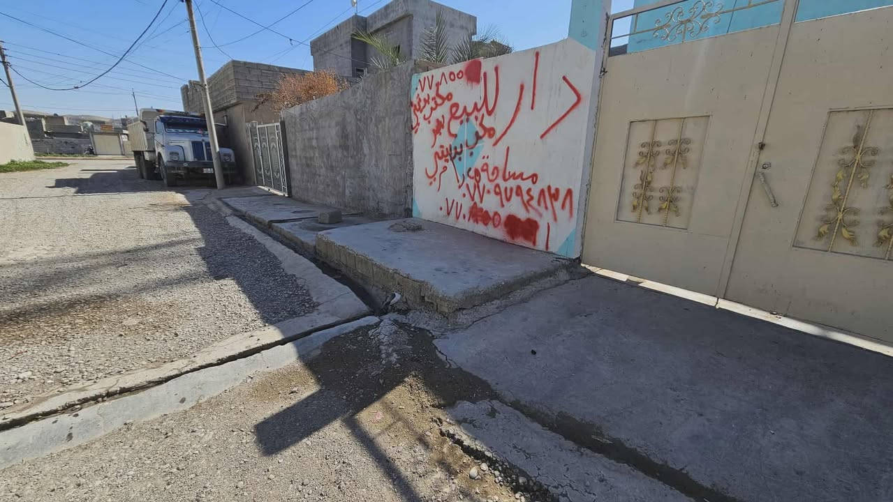 #مكتب_برايتي_للعقار_والمقاولة  
🔹 اعلان __اعلان .
♦️بيت طابو للبيع مساحة ( 125 ) 
ستقبال + هول +مطبخ +غرفة نوم القاط الثاني غرفة نوم  .الموقع  حي العصرية قرب جامع ابو بكر الصديق . 
للاستفسار الاتصال على الأرقام 📞 
***********
***********
***********
♦️وللمزيد زورنا في مكتبنا #طوز /بداية مدخل العصرية بجوار #مطعم_ملك_الشام

#مكتب_برايتي_للمقاولة للبيع وشراء الأراضي .(السكنية_الزراعية_والتجارية )

#وتنظيم كافة عقود البيع والشراء برايتي للعقار والمقاوله@إشارة
