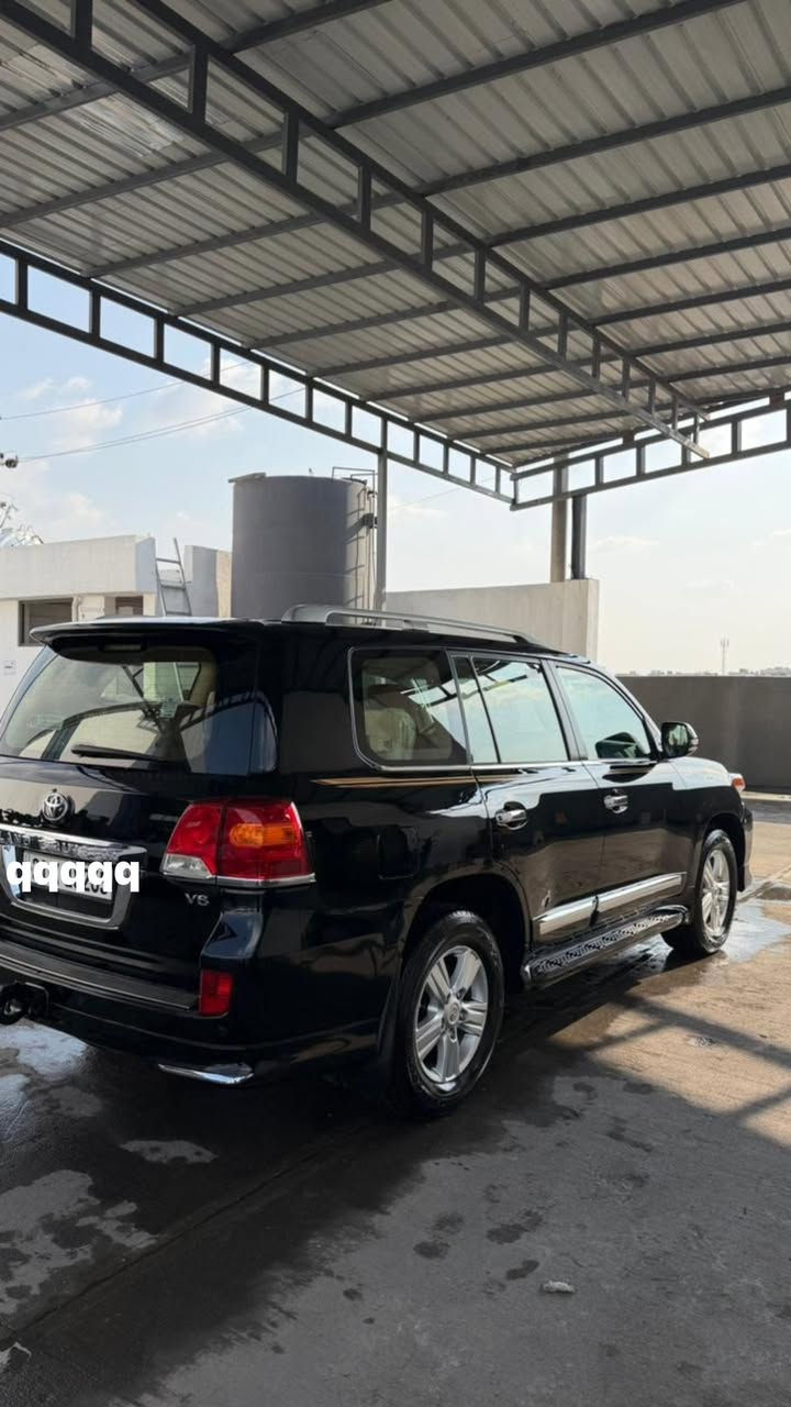 السلام عليكم لانكدروز 2013 اسود فول مواصفات داخل قرميدي مابيه اي صبغ فقط مكان بارد واحد محرك كير صدر كلها شرط ماشيه 176 رقم جديد شرط التحويل سعر البيع 325 
مكاني اربيل 
رقم التلفون *********** واتس اب متوفر
