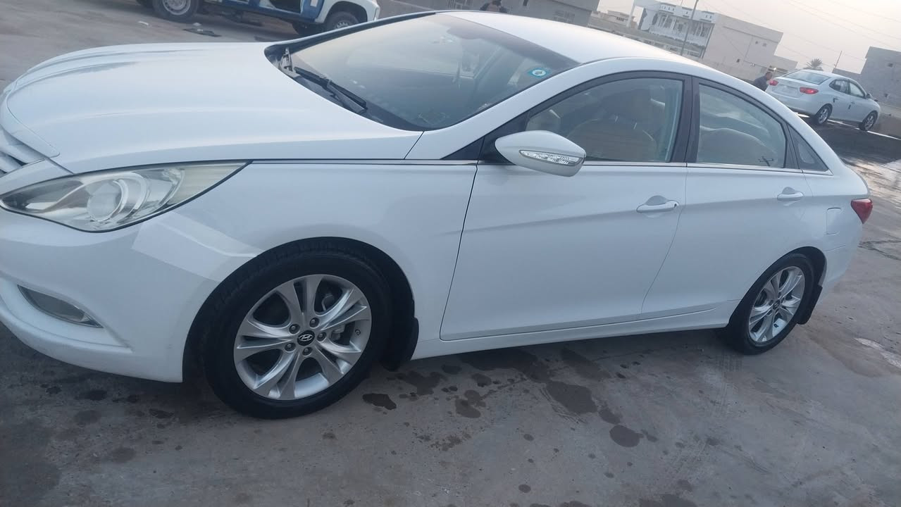 للبيع سوناتا خليجي محرك 2400 دوش المرغوب 
كير شفتات بالاستيرن 
تحكم كامل بالاستيرن 
مري شفط 
جهاز مانع السرقه 
4 بصمات 2/ تشغيل عن بعد 
2 بصمات تقفيل وتفتيح 
رقم دولي 
سنويه بسمي حته متتعب 
***********
