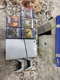 بلي 5 سلم  ذاكرة 1تيرا  وياهن 5 اقراص  وجوستكات 2    نظافة 95‎%‎ مع ال...