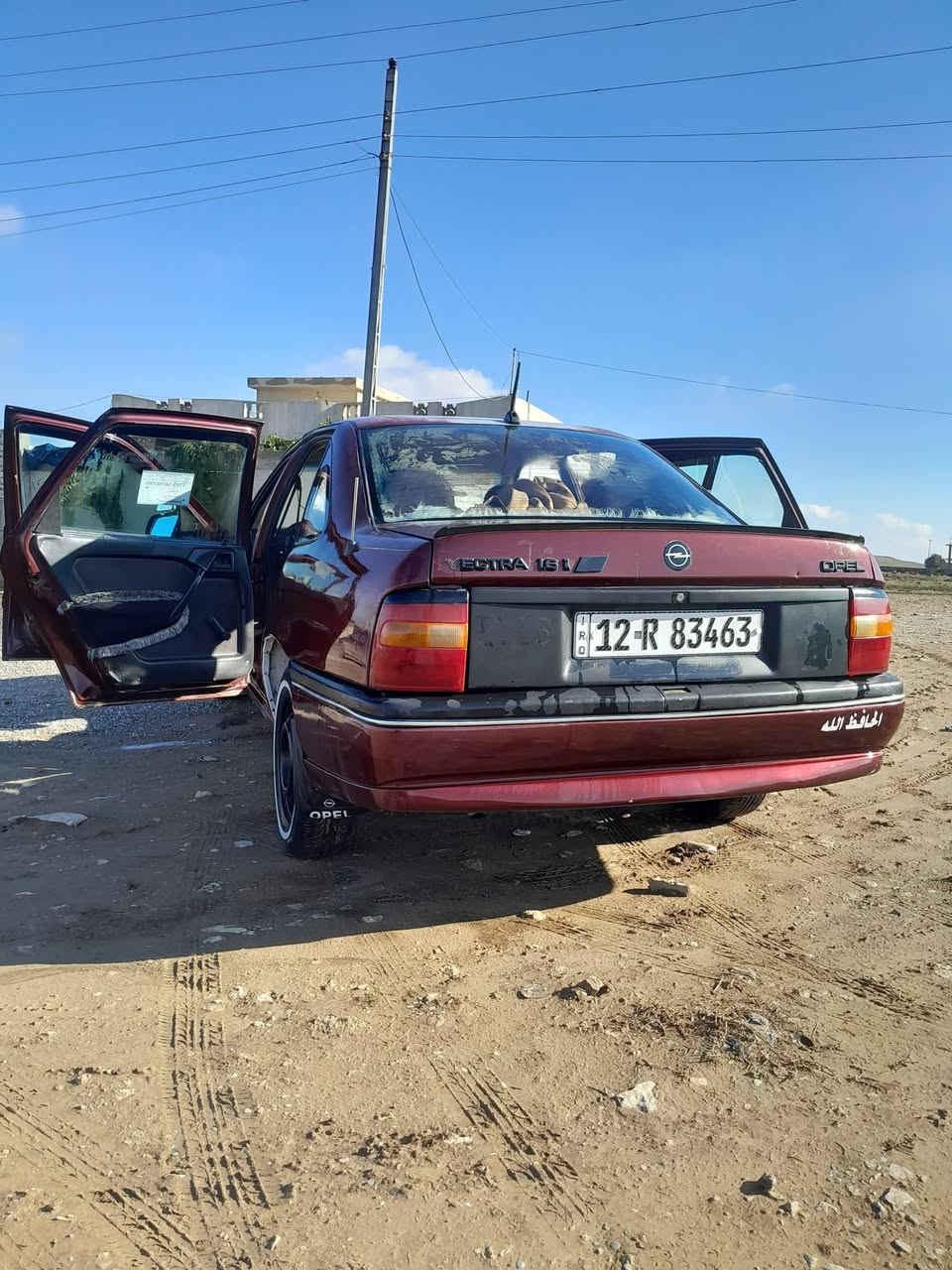 لسلام عليكم فكتره البيع  حجم 16 موديل 91  سنويه حد 29محرك وكيري شرط طخم تايه جديد كهرباتها كلها شقاله لايت زيلون صبق جماليه بدون ضربه  بدون معجون منعده وصقفيه وصندوق وبوند مامصبوق شرط لا ضربه  ولا معجون بس مصلح بيها الدواير  شرط التحويل مكان السياره موصل حمام العليل *********** غير متوادي عل فيس السعر 40 وبيها مجال للطيبين
