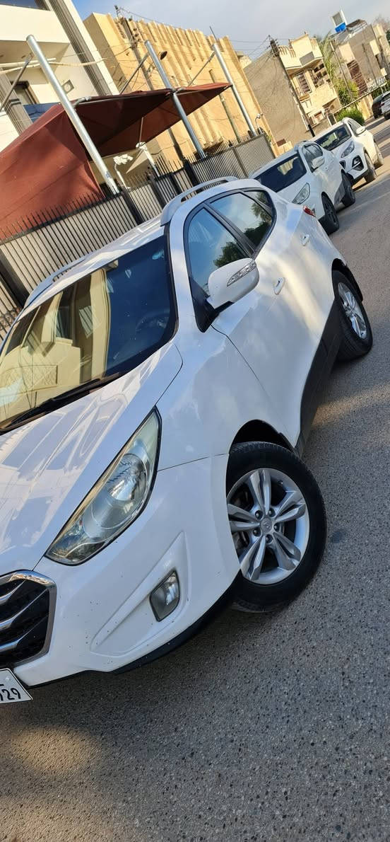 السلام عليكم توسان 2014خليجي 
رقم اربيل الجديد بسمنه شاشه كاميرة 
صدر خلفي ومامي جديد تخم تاير جديدة باتري گير محرك 2400 خير من الله 
مكاني بغداد الكرخ للاستفسار السعر 143
***********
