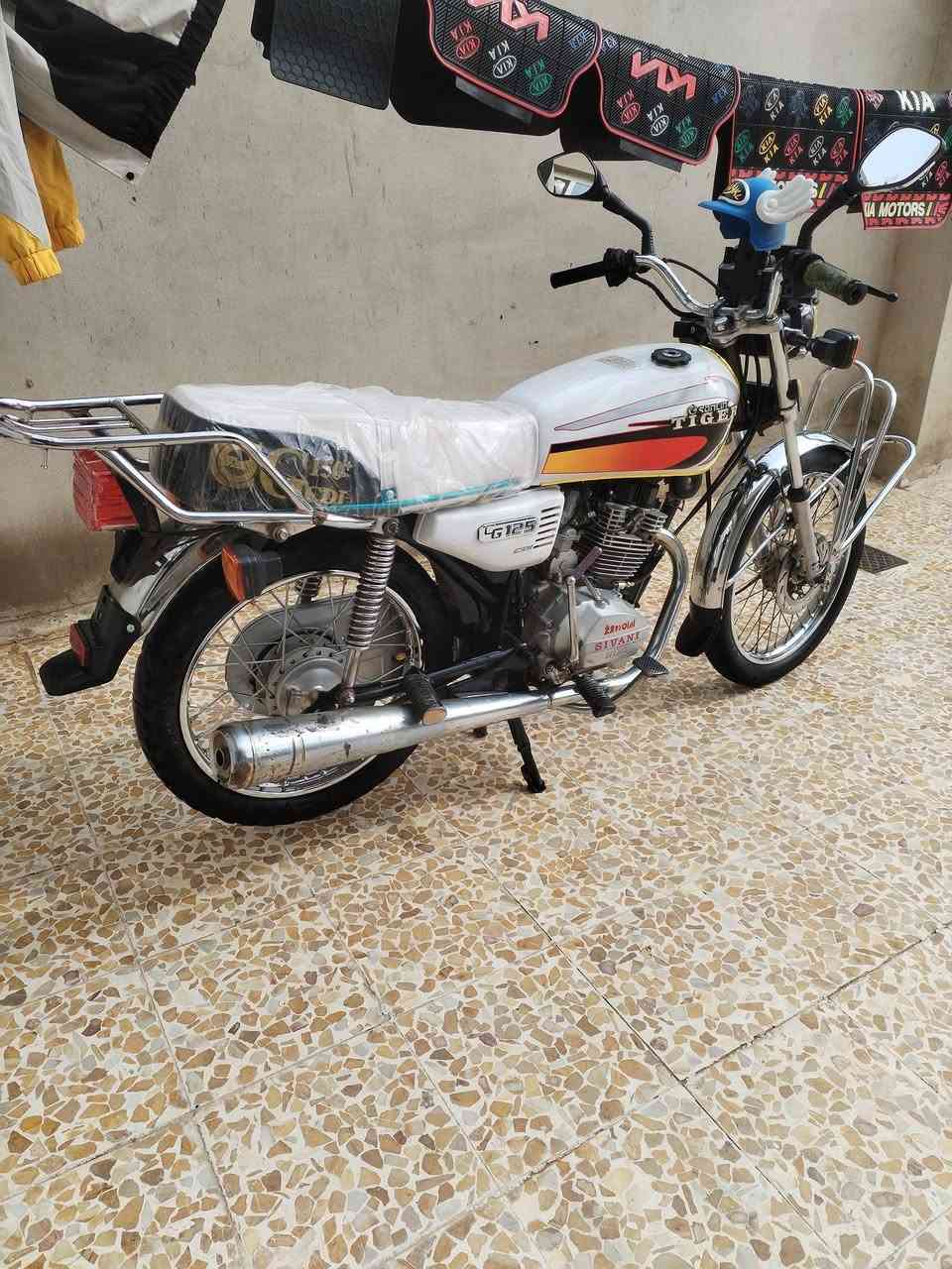 السلام عليكم ماطور سيفان
ماطور جاهز سلف شغال وايرمنيه كلها شرط محرك شرط 
السعر 400 وبي مجال 
للإستفسار ***********
