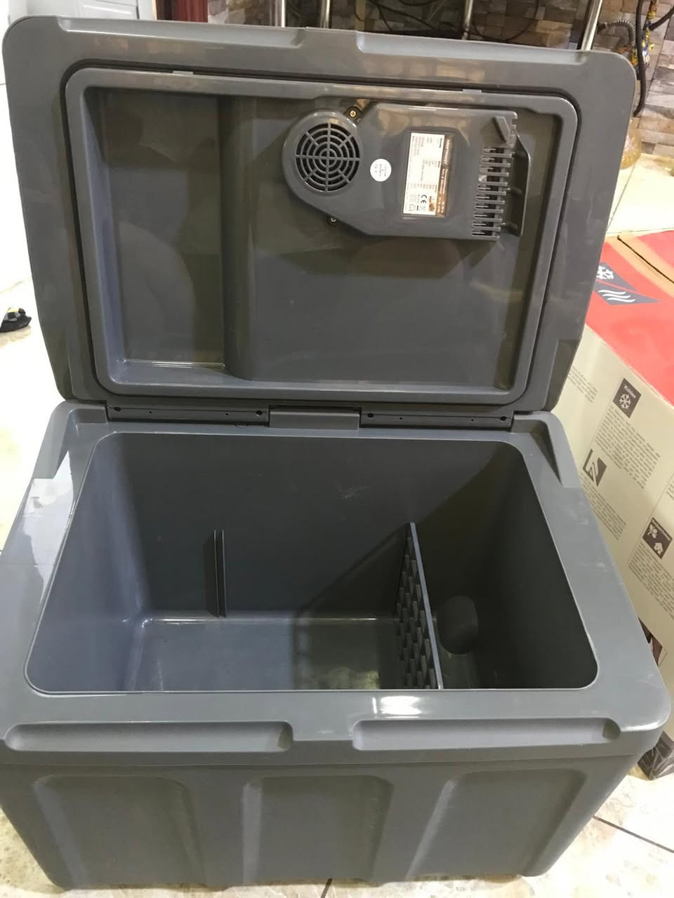 احبائي السلام عليكم
من بعد اذن اصحاب الگروب المحترمون؛
اعرض اليوم للبيع : Cool Box
ثلاجة او صندوق حافظ للحرارة والبروده ويعمل على الكهرباء وعلى بطارية السياره…..
سعة الصندوق 40 لتر .
الثلاجة مصنعة حصراً لالمانيا ( شركة  كرافت باكيت) (Kraftpaket)
وزن الصندوق فارغ: 6,8 كغم
باقي التفاصيل مكتوبه على الباكيت!
يحفظ البارد والجامد ويحفظ الحار 
اقتصادي ومزود بعجلات ويمكن سحبه .
الجهاز مستخدم لسفره واحده من المانيا الى العراق …
السعر  85 الف وقابل للتفاوض 
☎️ ***********
