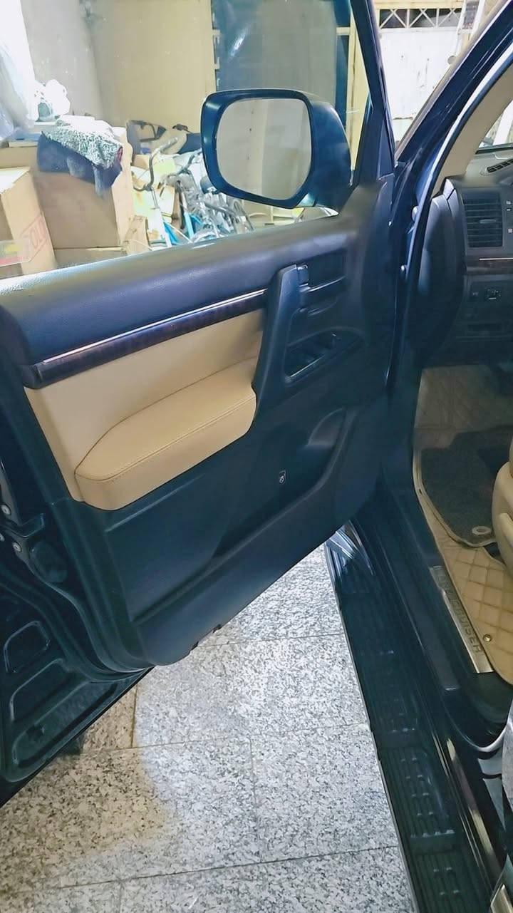 السلام عليكم للبيع ٢٠١٠ مواصفات ١١ سياره كشن كهرباء جلد شاشه جبيره تلفزيون بل قماره مكينه ٨ مواصفات vxr صدر امامي خلفي جديد تخم تاير قبل ١٠ ايام شاده اتراي مال سياره زيرو مكينه كير كفاله بدون فتح سياره كلش حلوه او جديده تحويل ثاني يوم والسيارة مكفوله من الصبغ وتبديل والضربه  مكان بغداد للإستفسار اتصال ع رقم ***********
