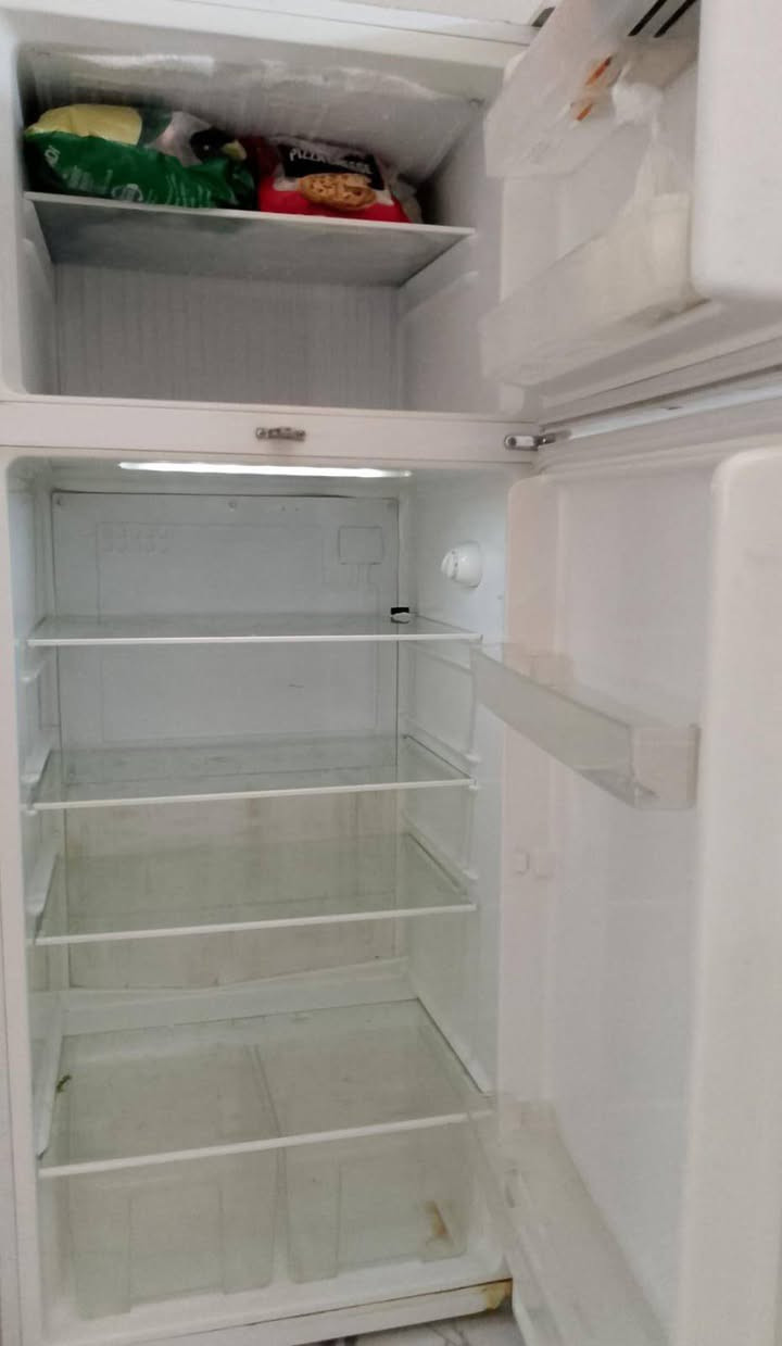 ثلاجه حجم كبير شغاله وكلشي مابيه. لضيق المكان يردون يبعوها.  السعر    ٣٢٥،،   شرط الفحص  العنوان  كربلاء حي الزهور قريب الكفيل.


**إذا كنت صاحب هذا الإعلان وتريد حذفه لأي سبب، رجاءا أرسل رسالة إلى الدعم الفني**