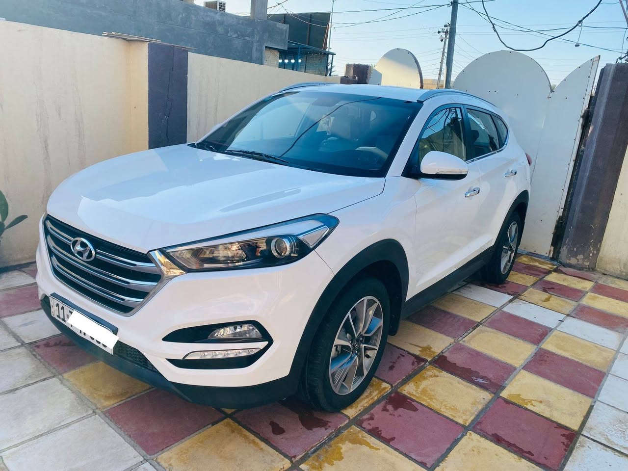 سلام عليكم للبيع توسان خليجي موديل ٢٠١٨ رقم بغداد ماشيه ٨١ ألف كفاله عامه من الصبغ والبارد وتبديل سيارة جاهزه من كلشي السعر ١٨٥ وبيها مجال اتصال ***********
