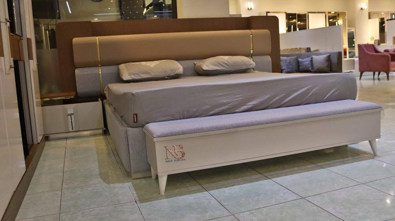 غرفة نوم للبيع نظافه 96 بالميه تتكون من 7 قطع
بدون دوشك السعر 950 الف علما مشتريه بمليونين ونص والوصل مالته موجود الي حابب يسئل عنه
السرير مخزن جك والشازلون مخزن أيضا 
هاي ارقام تلفونات للاستفسار اكثر

*********** و ***********

ملاحظة./ الغرفة جديده صارله 4 أشهر فقط
