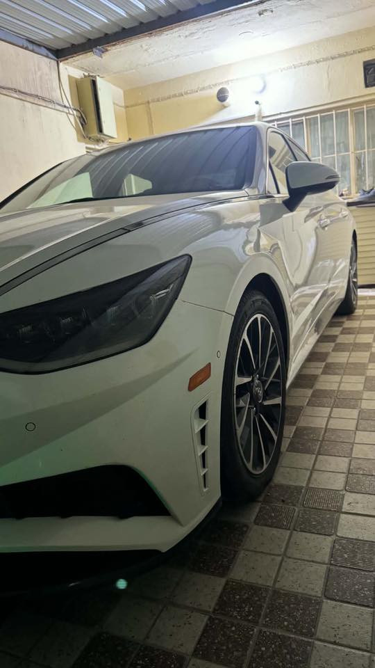 السلام عليكم
هيونداي سوناتا موديل 2020 مكينة 1.6L تيربو

ماشيه 65,300 mil 

شاشه ، كامرة ، بصمة ، فول رادار امامي ، خلفي ، جانبي

لد امامي ، لد خلفي ، ويل كب سبورت ، توقف 
ذاتي 
 
داتا شو عرض معلومات والسرعة على الجامة الامامية 

قيادة ذاتية ، تنبيه خروج عن المسار ، تحديد مسار 

شفتات بالستيرن ، شحن لاسلكي ، فول تحكم ستيرن خمس كامرات محيطيه وحساس امامي خلفي

بانوراما ، مقاعد جلد داخل قرميدي

مقعد السائق كهرباء  تدفئه تبريد مقاعد  

شاشه ديجتال ، سماعات عدد 12نضامBOSE+اناره داخلية محيطية 36لون

ترحيب عند الاقتراب ، صندوق ذكي ، تشغيل عن بعد  ﮼ تقديم وترجيع السياره عن بعد  بالبصمة 

الضرر بنيد وچاملغ مبدلات ومصبوغات بدون معجون 
رقم قادسية معوقين ( سنة  وتصير حرة )
مكان السيارة الديوانية
السعر ( ١٧٣ ) وبيها مجال 

للاستفسار اكثر 
077 2525 89 22
