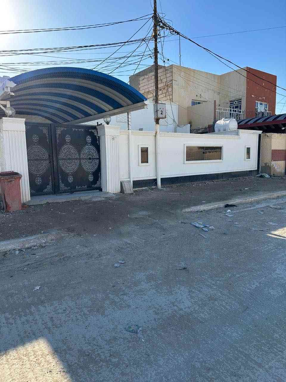 دار_للبيع 🏠
__
⭕️العنوان: اسكان شارع ملعب سفير الخماسي خلف مدرسة بيان الحق ابتدائيه ⭕️

⭕️يقع الدار على شارع 20m⭕️

⚪️طابو صرف 

  ⭕️مساحة الدار: 255m واجهه 12.5⭕️

▪️للاستفسار اكثر الاتصال على رقم صاحب الدار

***********
***********📱

♦️الدار يحتوي على:
____
⭕️غرف نوم عدد 2
⭕️صالة عدد 2 
⭕️مطبخ 
⭕️مجمع صحيات2
⭕️استقبال 
⭕️كراج

⚜️إليكم تفاصيل الدار:
___

⚪️بناء طابوق  9 انج  
⚪️الارضية مرمر تركي 
⚪️منضومة كاميرات مراقبة
⚪️الابواب تركي 
⚪️جبس بورد  + سحبات 
⚪️ديكورات بديل الخشب  
⚪️الدار مجهز  خط مولد 
⚪️ماطور ماء + خزان ماء + سخان+  مغاسل

▪️للاستفسار اكثر الاتصال على صاحب الدار

📱*********** ديوانية, القادسية
