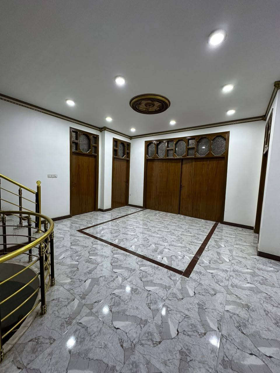 السلام عليكم العقار للبيع مساحة 300طابو ملك صرف للاستفسار الاتصال على رقم صاحب العقار ***********
