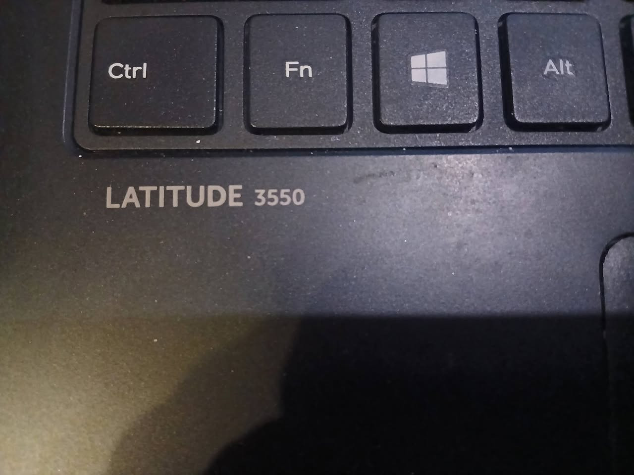 لابتوب بحالة نظيفة وبطاريتة جديدة وممتازة وشاحنته الاصلية وياه مواصفاته:
core i5 جيل5
ram8gb
hard 500gb
المنافذ:
منفذ hdmi
منفذ سماعات 3.5mm
منفذ ايثرنت
منفذ vga للشاشات واجهزة لعرض
3 منافذ usb 
منفذ sd card 
سعرها 250 الف وبيها مجال
متوفر توصيل 
رقم الهاتف للتواصل واتس او اتصال : ***********
