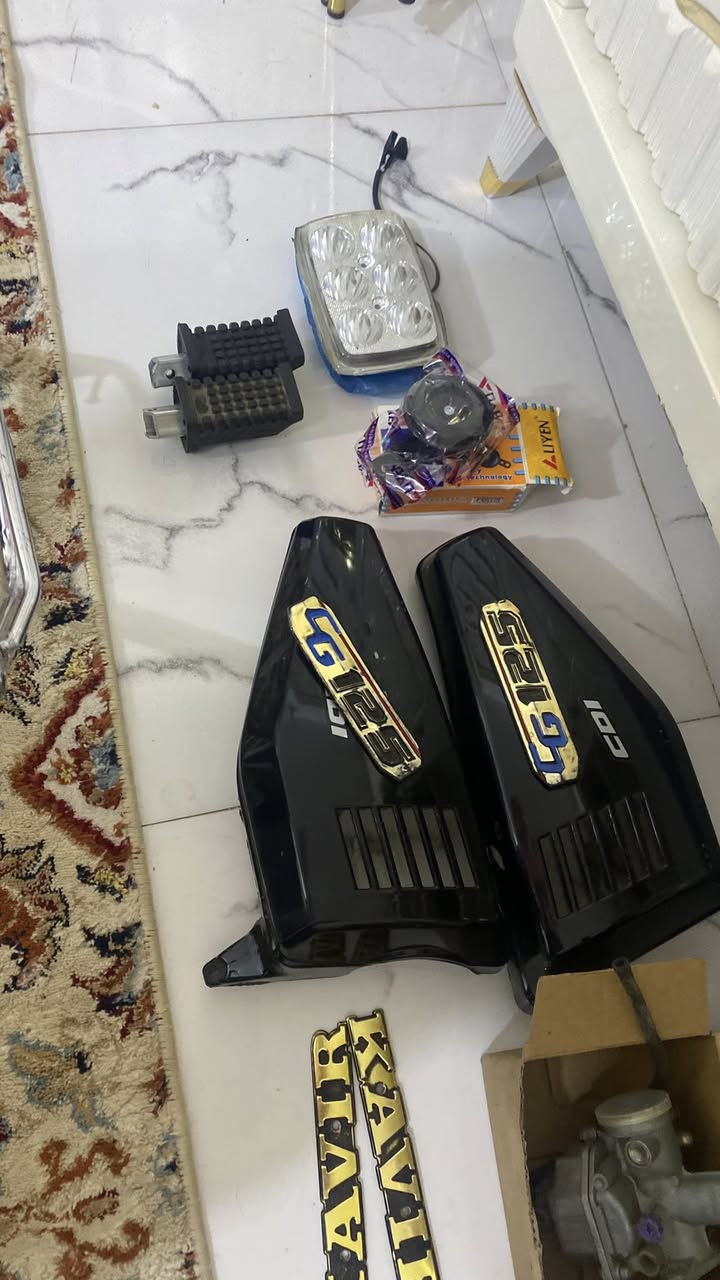 غراض لبيع تانكي السود البيه اصفر 15والثاني 10
بك لايت شغال 5
هندر 2
كابريته جديده ب٨
علايم تانكي ب2
هورن جديد 2
لايت جديد 3
دوسات 2
دبلات مال ايرن 20
لاستفسار ***********
