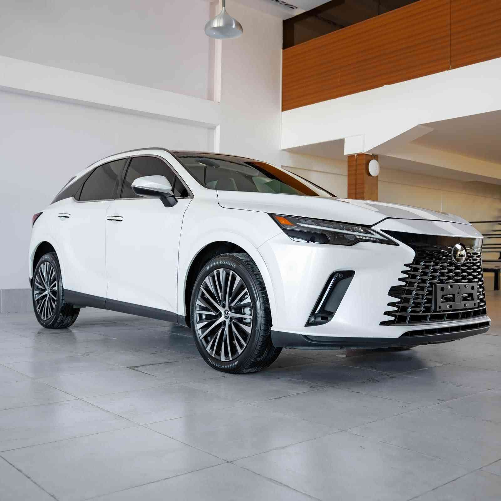 Lexus RX 350 2023

مواسەفاتی ئەمریکی 🇺🇸مۆتەری 2.4 تۆربۆ275 هۆرس پاوەرگیربۆکسی ئۆتۆماتیکی 8 خێراییسیستەمی AWD / FWDشاشەی گەورە و دیجیتاڵApple CarPlay & Android Autoکامێرای دواوە + 360 CameraParking SensorsBlind Spot + Lane AssistAdaptive Cruise ControlPush Startسانڕۆفکورسی چەرمی + Heated & Ventilated SeatsMemory SeatsAmbient Lighting
سەیارەکە زۆر تازەو جوانە ٤٠،٥٠٠ کم ڕۆشتووە ڕەقەم کاتییە سەیارەکە بێ بۆیاخە 
نرخی ٣٩٥ وەرەقە
ژمارەی تەلەفون :***********
WhatsApp&Viber✅ السليمانية, العراق
